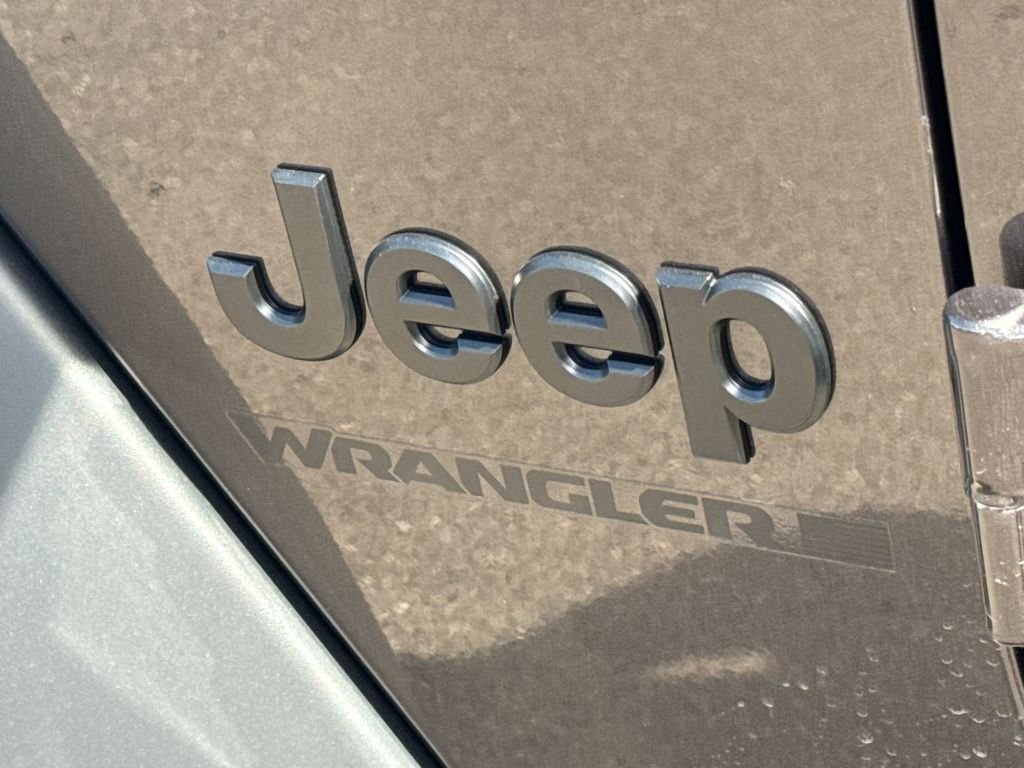 New 2026 Granite Crystal Metallic Clearcoat Jeep Sport S image 11