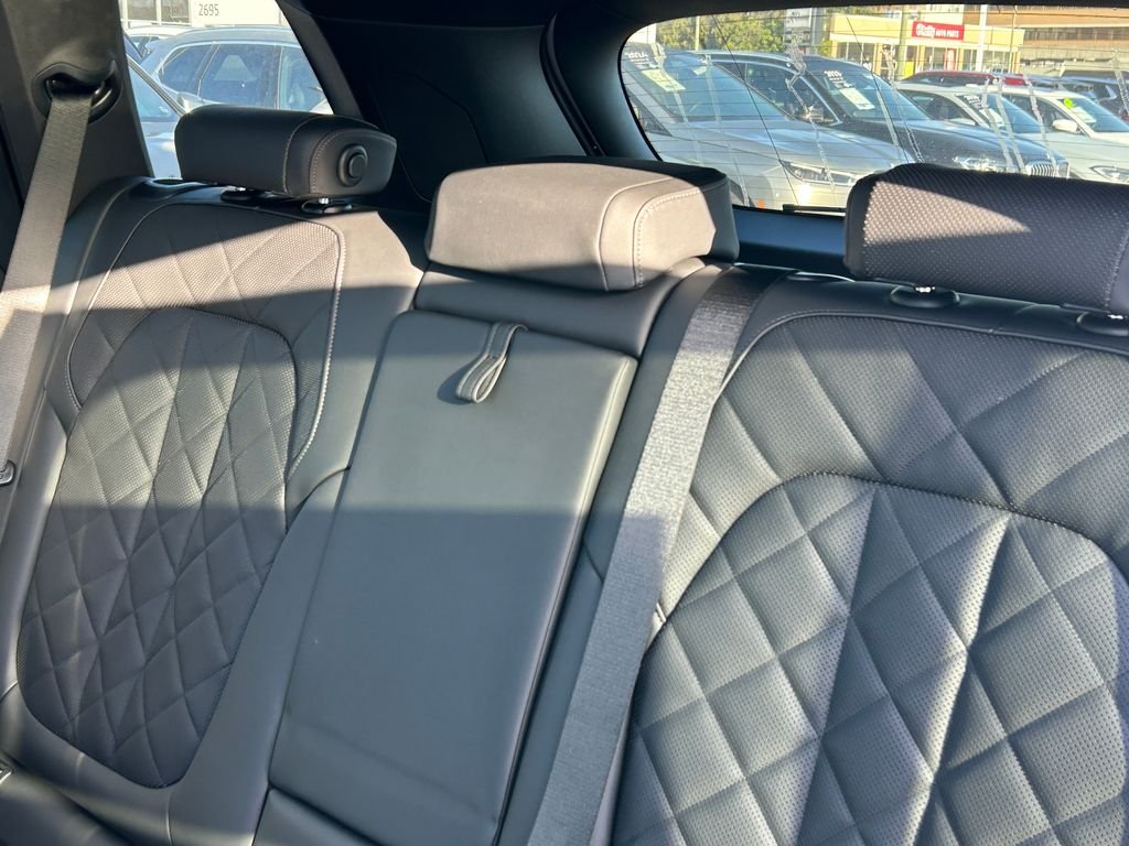 New 2026 Alpine White BMW xDrive40i image 32