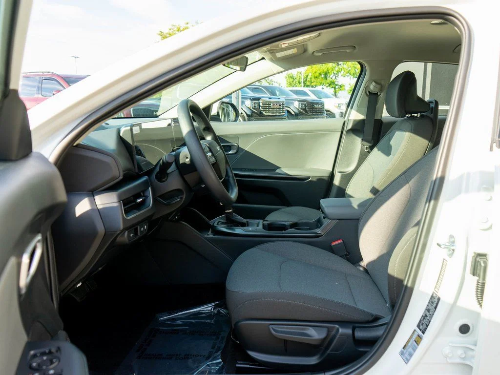 2025 Kia K4 LX - Photo 11