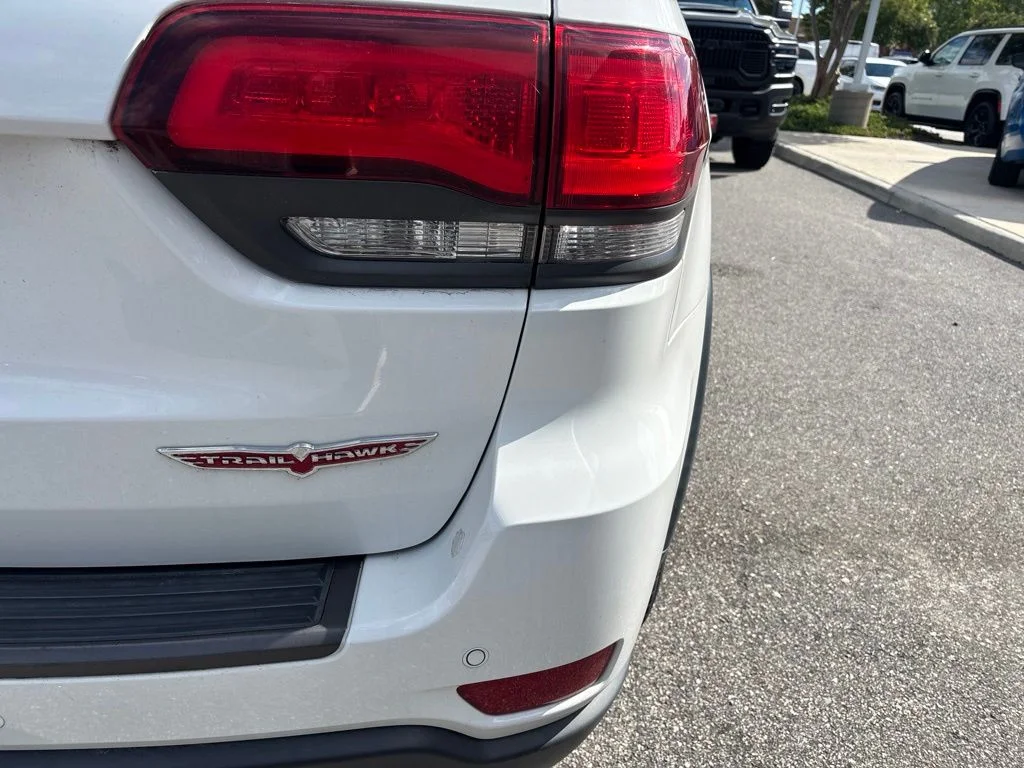 Used 2021 White Jeep Trailhawk image 7