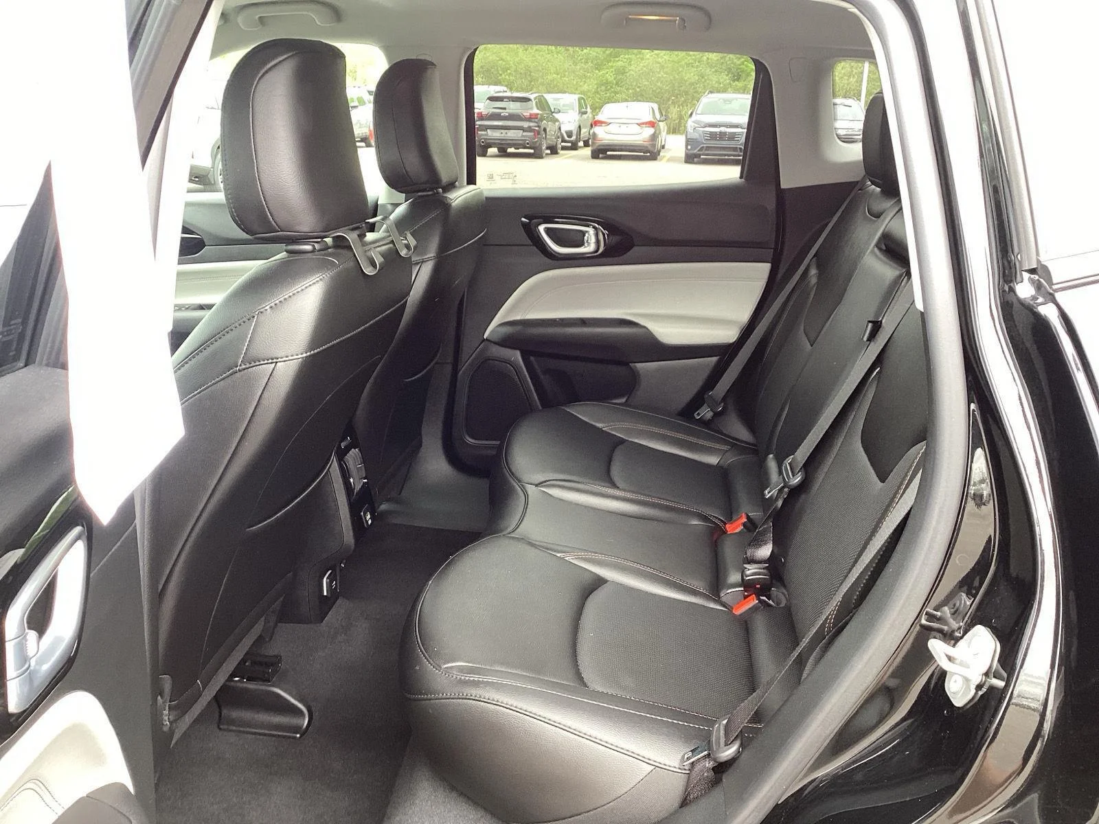 Used 2022 Diamond Black Crystal Pearlcoat Jeep Limited image 12