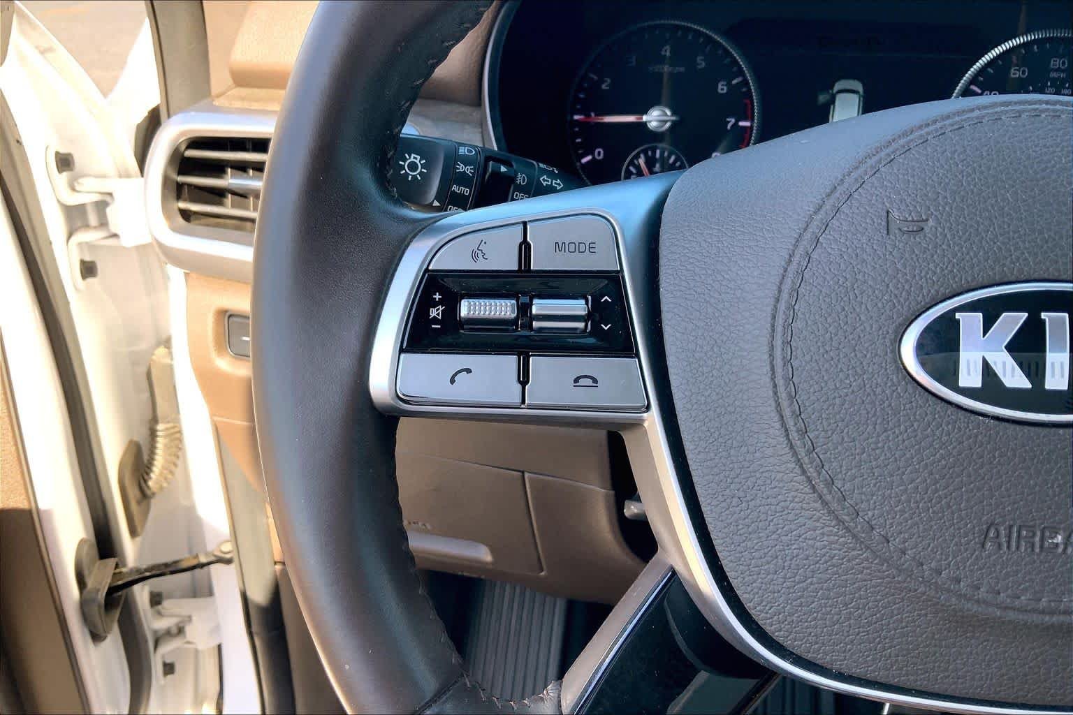 Used 2021 Glacial White Pearl Kia SX image 24