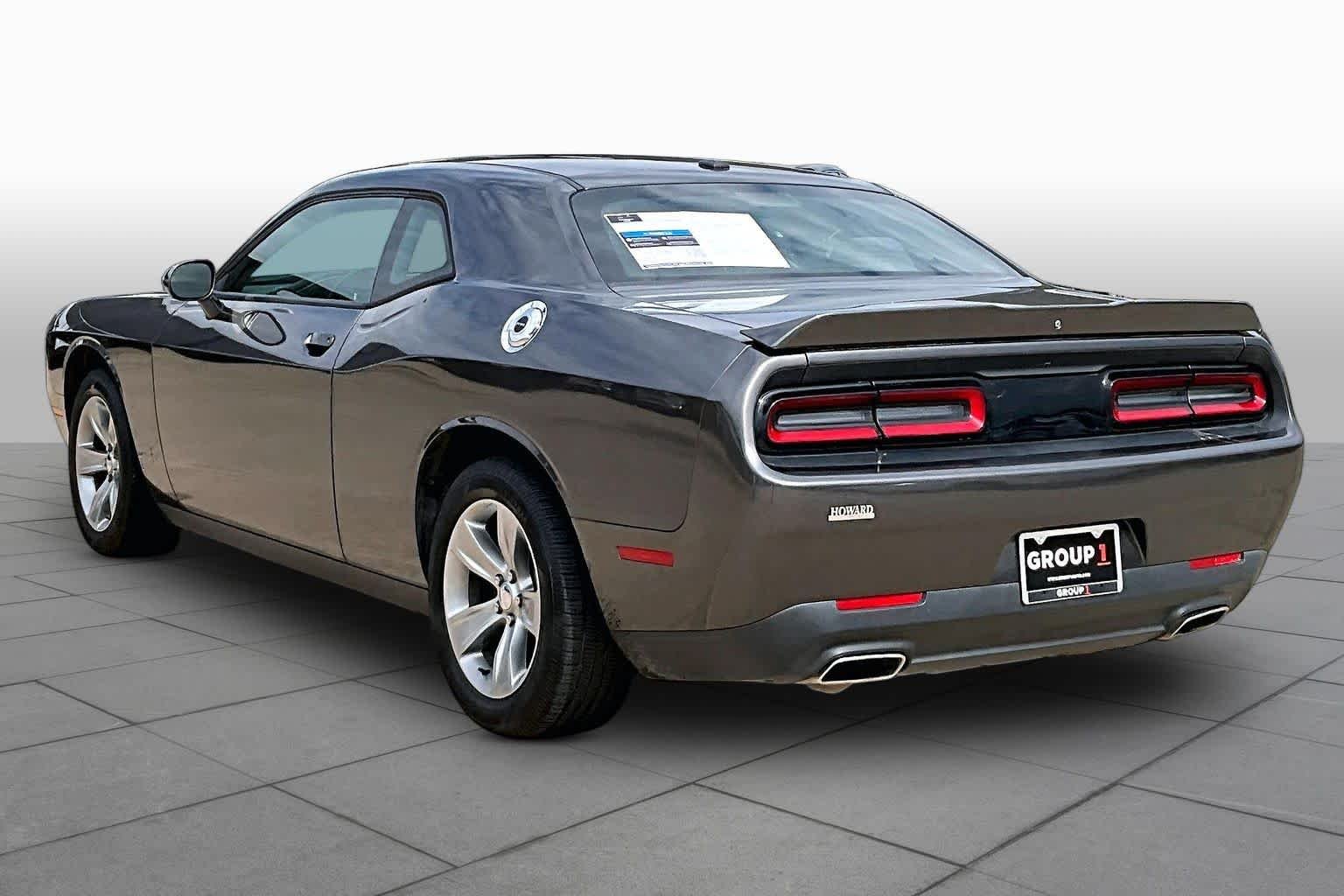 Used 2019 Granite Pearlcoat Dodge SXT image 6