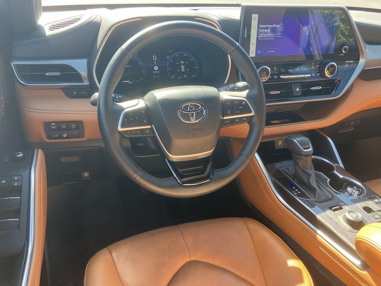 Used 2026 White (Wind Chill Pearl) Toyota Platinum AWD image 17