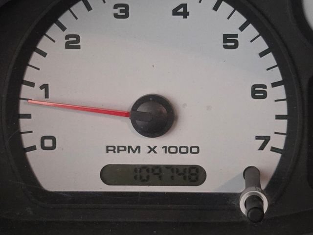 Used 2004 Red Ford Edge image 25