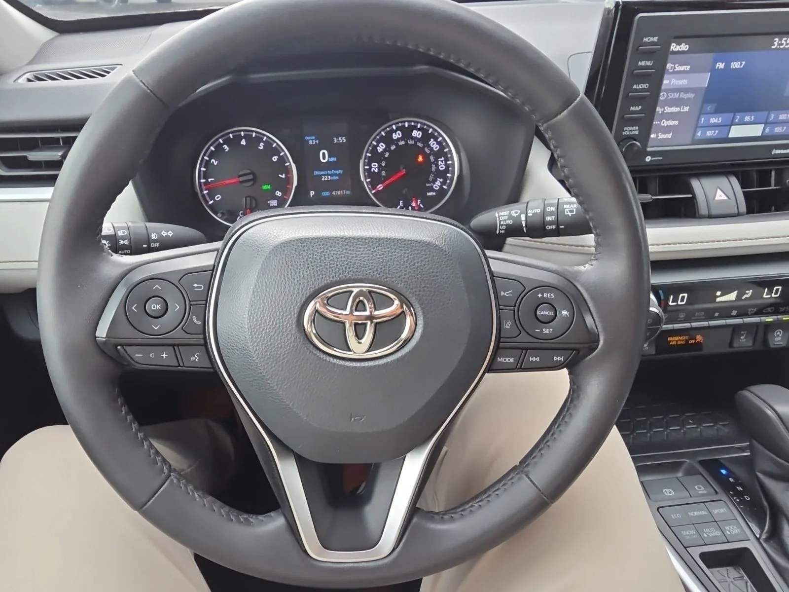 Used 2021 Pearl Toyota XLE image 10
