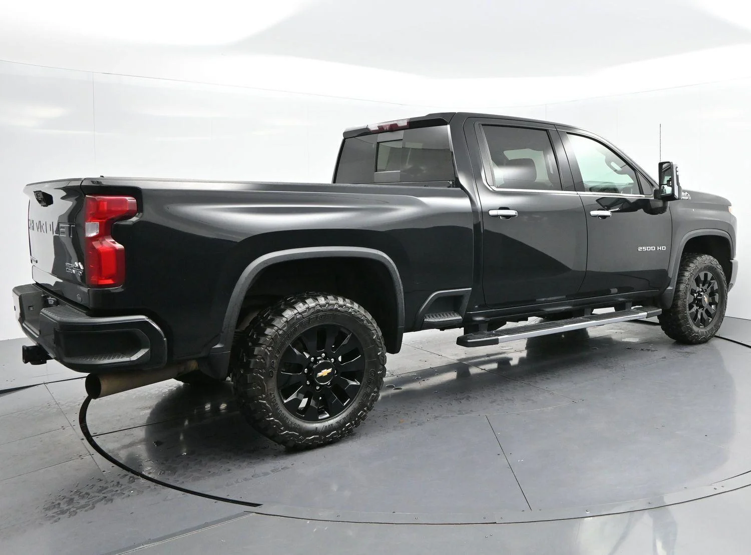 Used 2021 Black Chevrolet High Country image 7