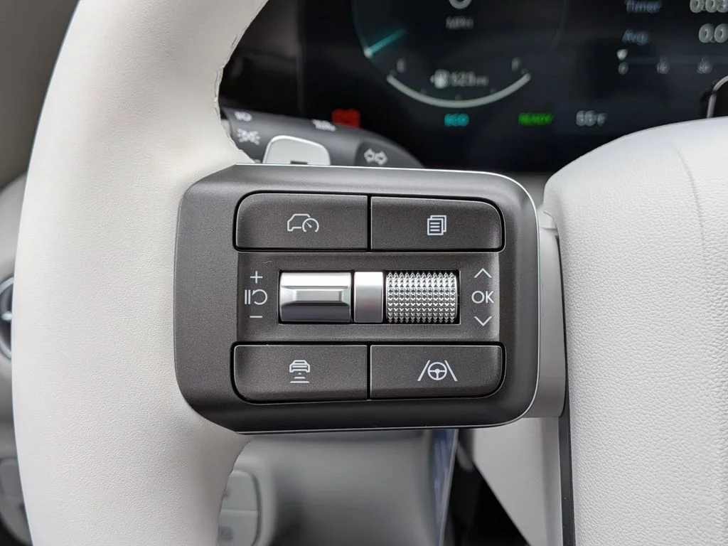 New 2026 Black Hyundai SEL Premium image 17