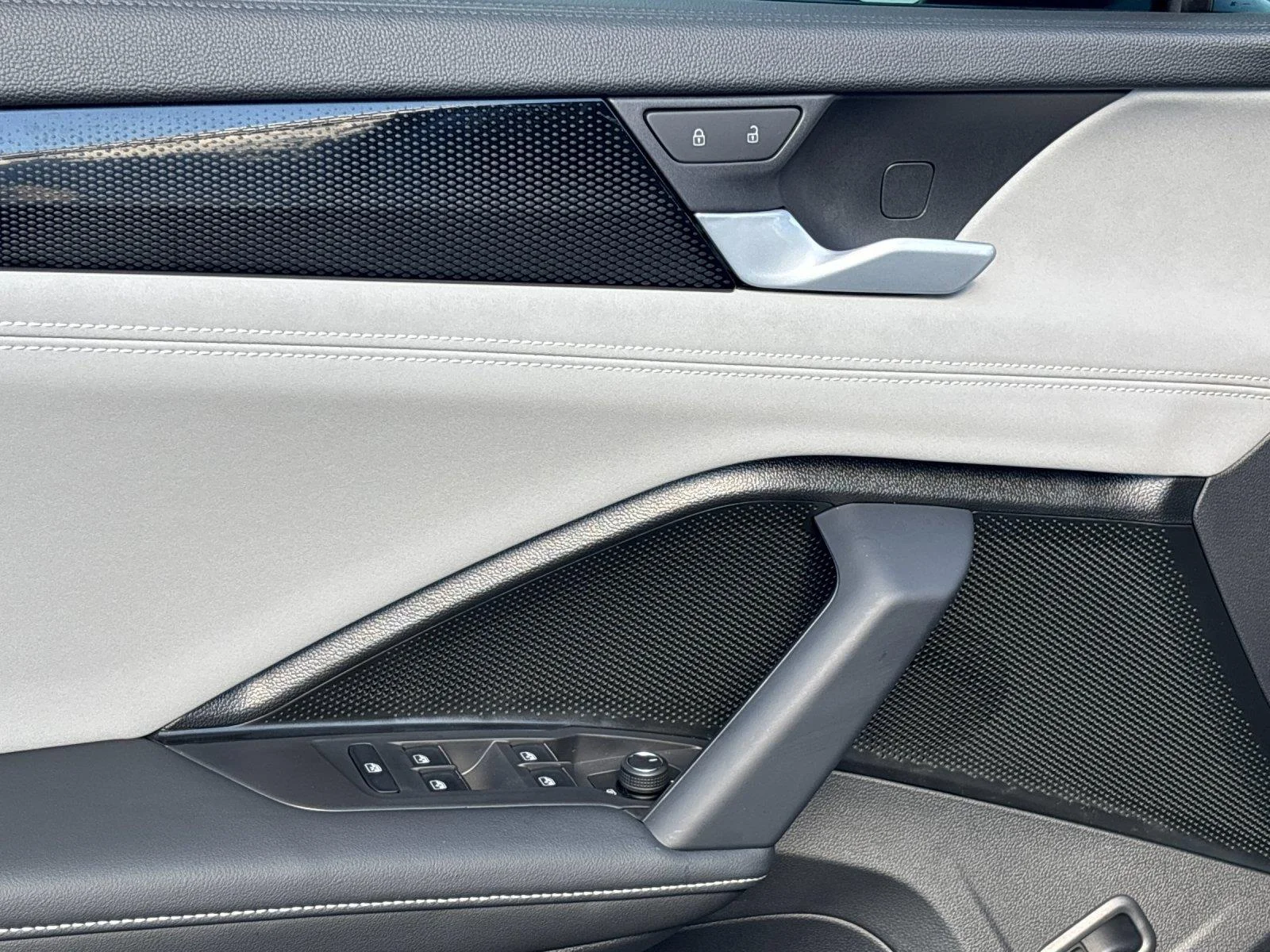 New 2026 monterey blue with deep black roof Volkswagen SE R-Line Black image 14