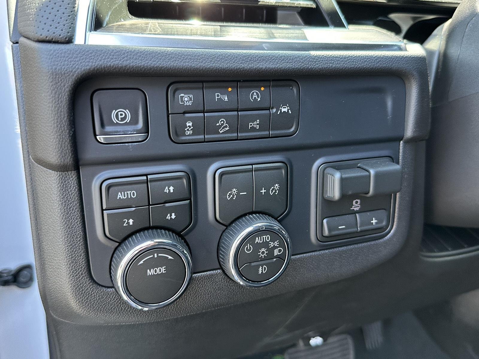 New 2026 Polar White Tricoat Chevrolet Premier image 28