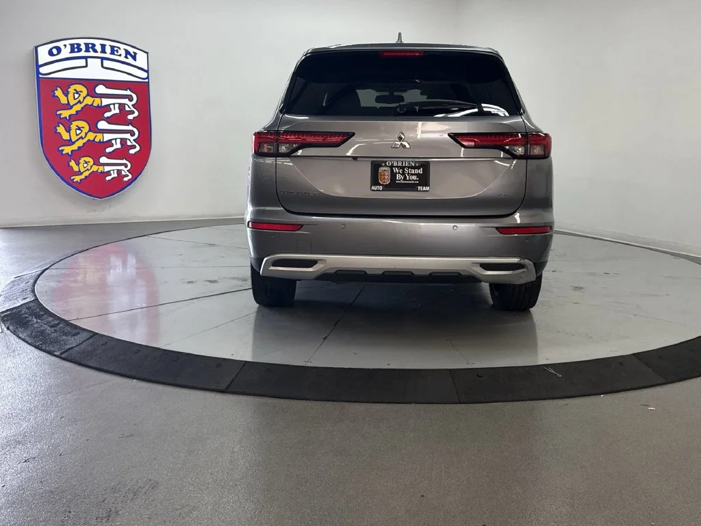 Used 2022 Mercury Gray Metallic Mitsubishi SE image 11