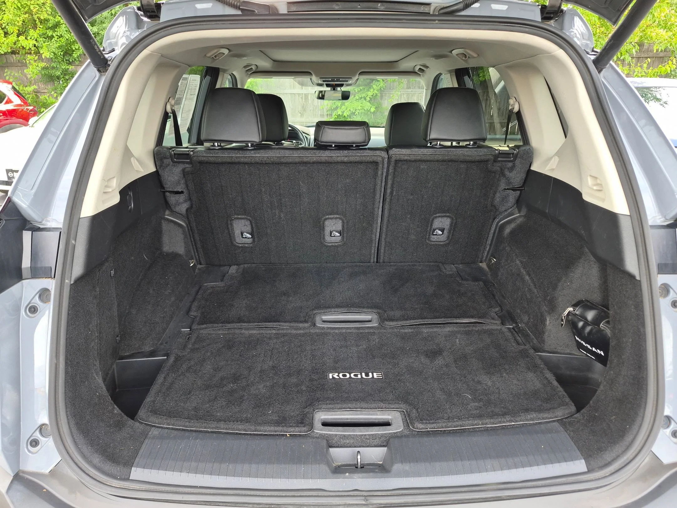 Used 2022 Boulder Gray Pearl Nissan SL image 26