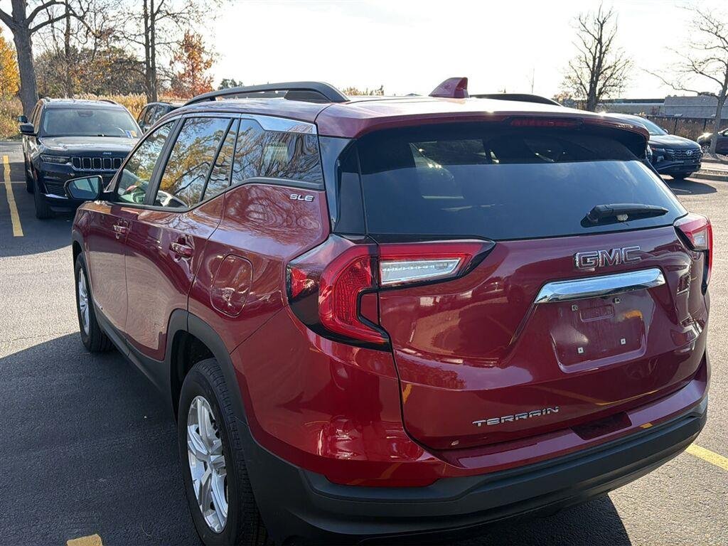 Used 2023 Volcanic Red Tintcoat GMC SLE image 4