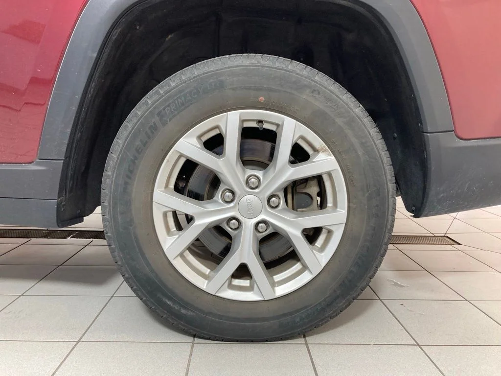 Used 2023 Red Jeep Limited image 25