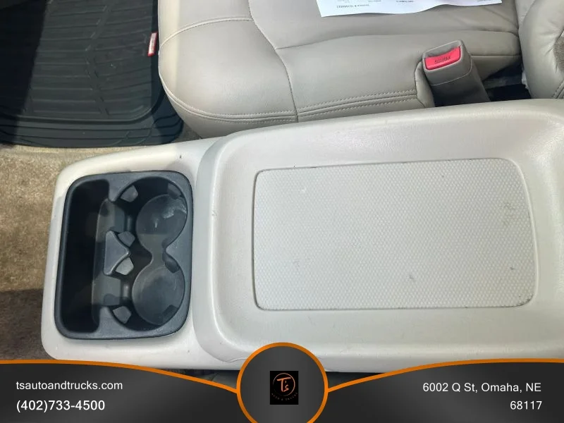 Used 2001 Black Chevrolet Sport Utility 4D image 23