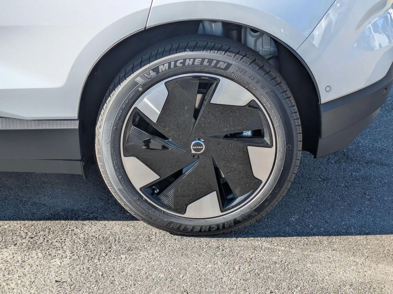 2025 Volvo EX30 Ultra - Photo 6