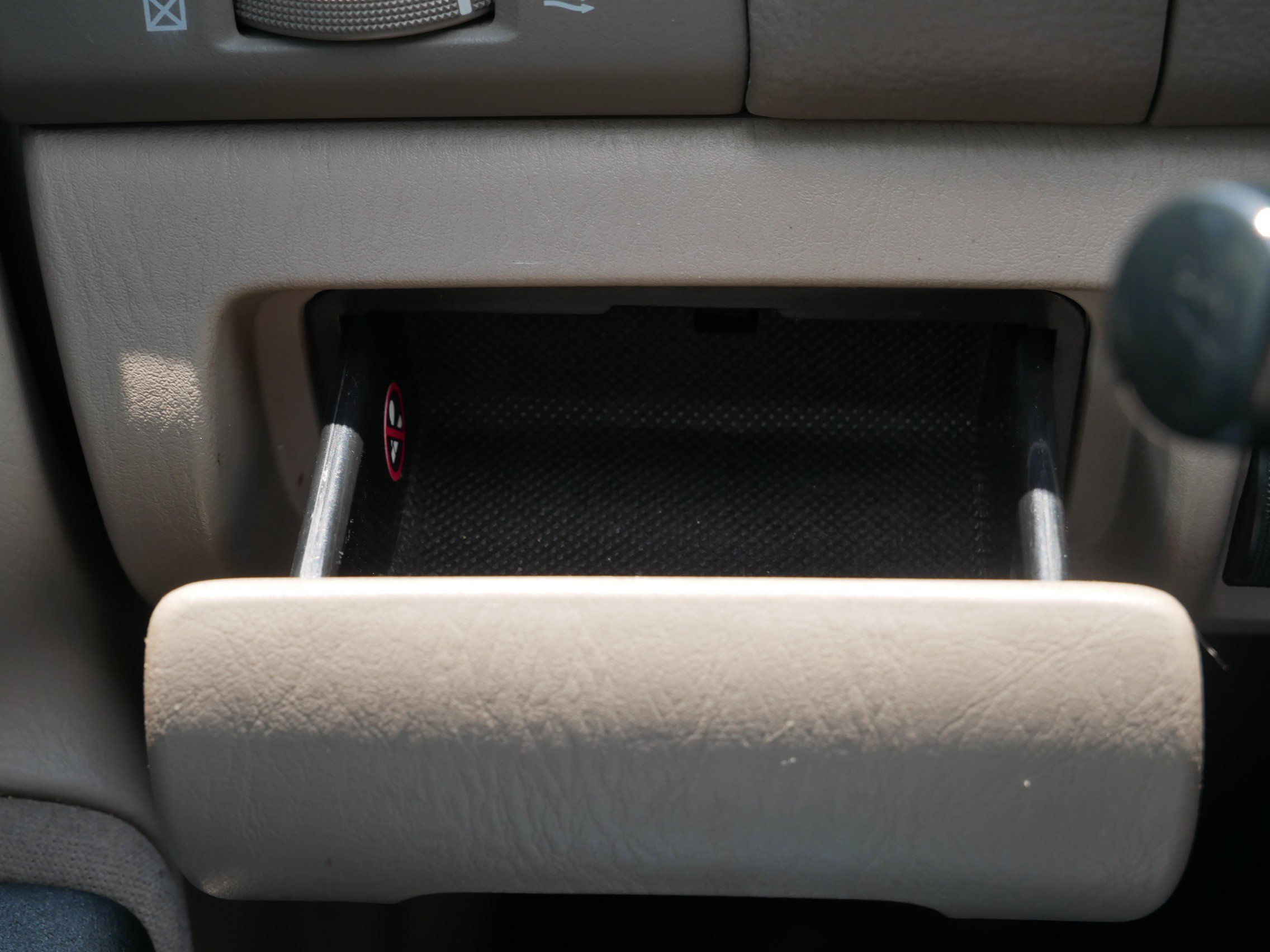 Used 2005 Gray Toyota LE image 19