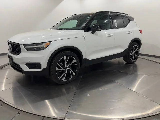 2021 Volvo XC40 T5 R-Design AWD's photo