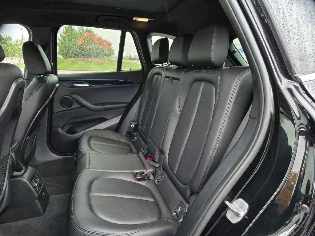 Used 2022 Black BMW xDrive28i image 25