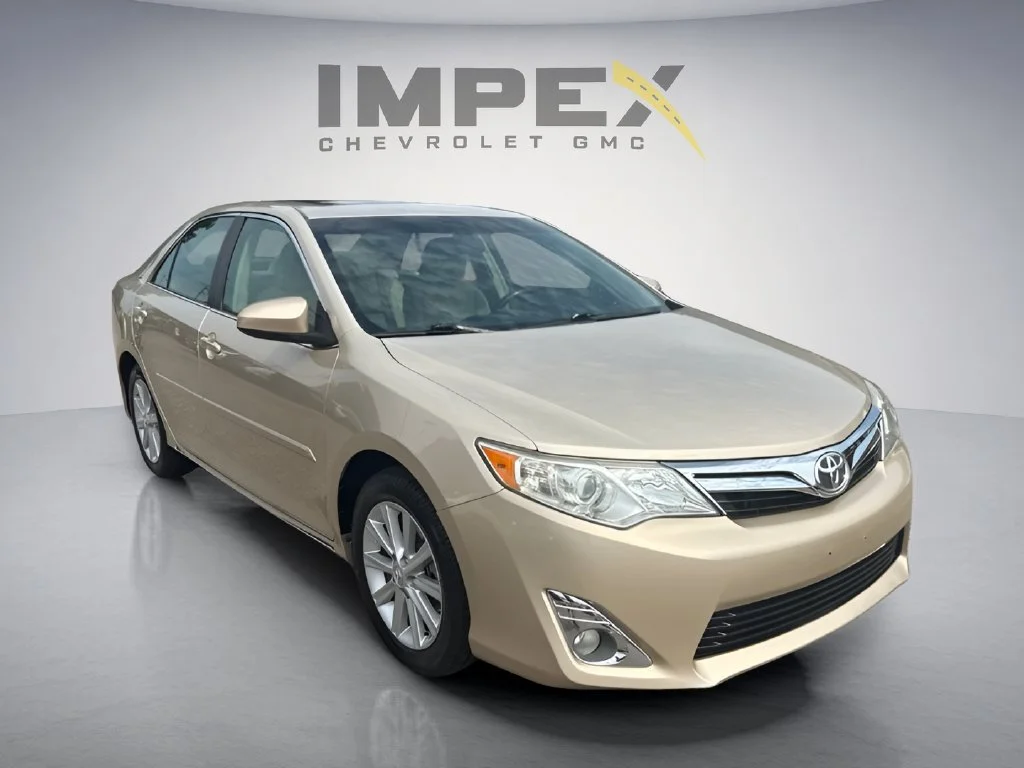 Used 2012 Gold Toyota L image 7
