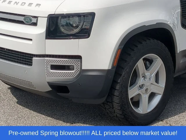 Used 2020  Land Rover SE image 17