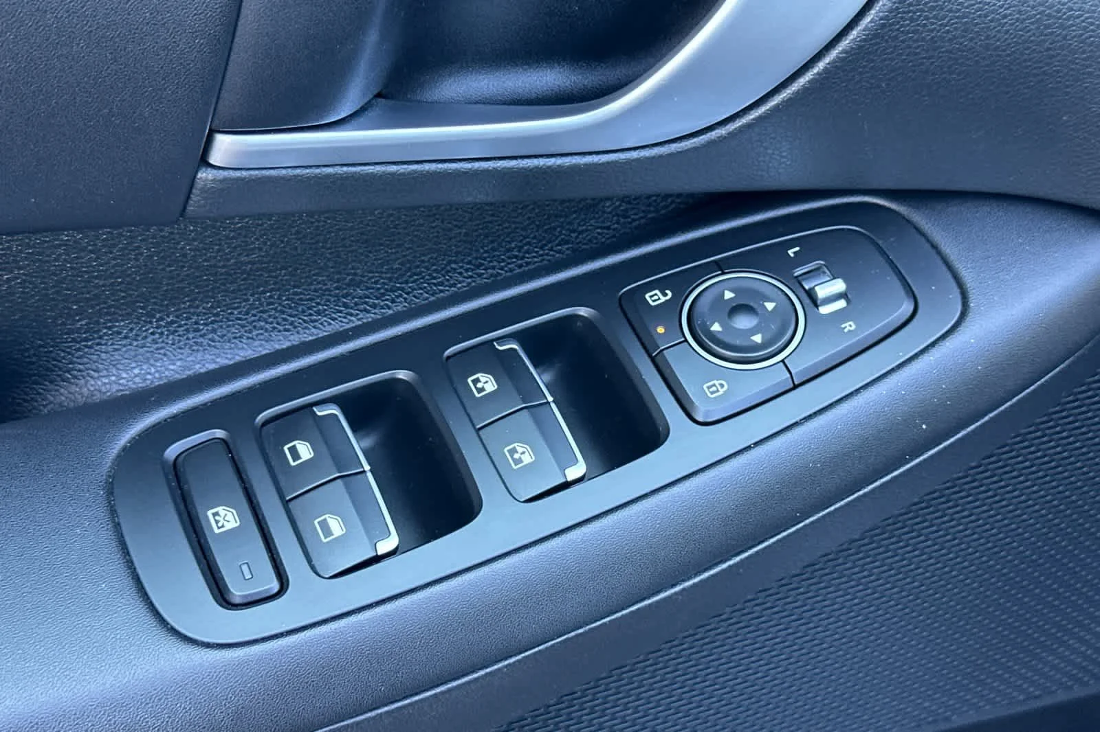 Certified Used 2025 Blue Hyundai SEL image 13