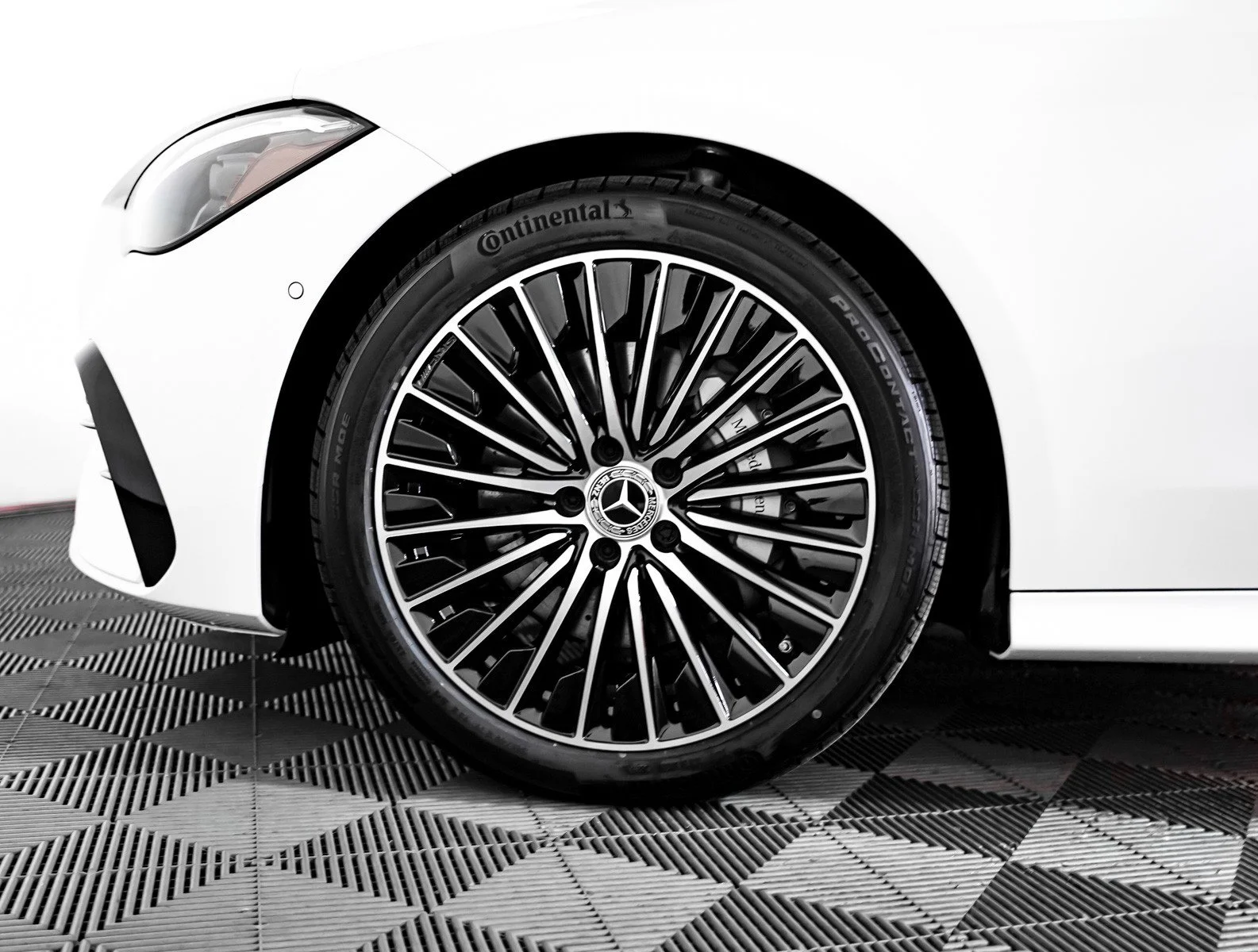 New 2026 Moonlight White Mercedes-Benz CLE 300 4MATIC® image 6