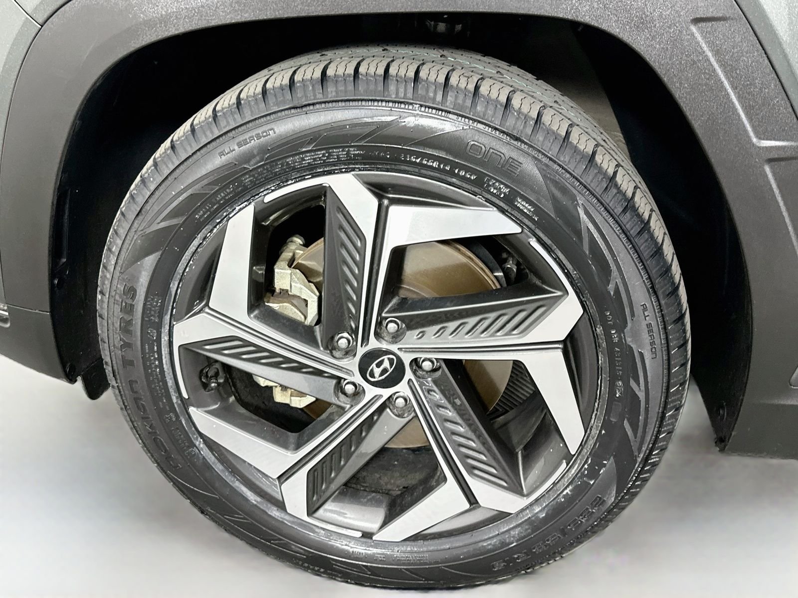 Used 2023 Amazon Gray Hyundai Limited image 34