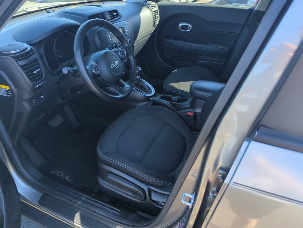 Used 2017 Gray Kia Plus image 11