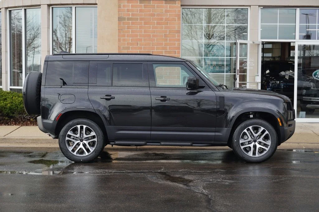 New 2026 Santorini Black Land Rover S image 8