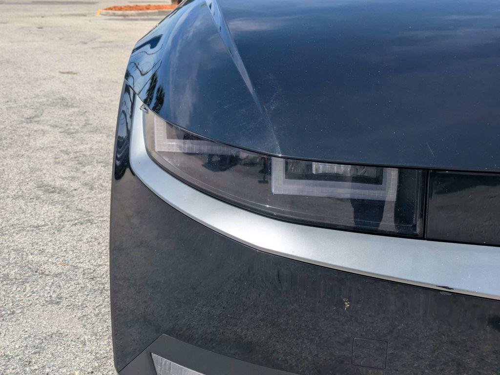 New 2023 Black Hyundai SE image 9