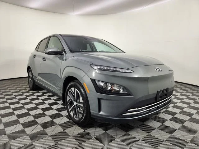Used 2023 Silver Hyundai SEL image 7