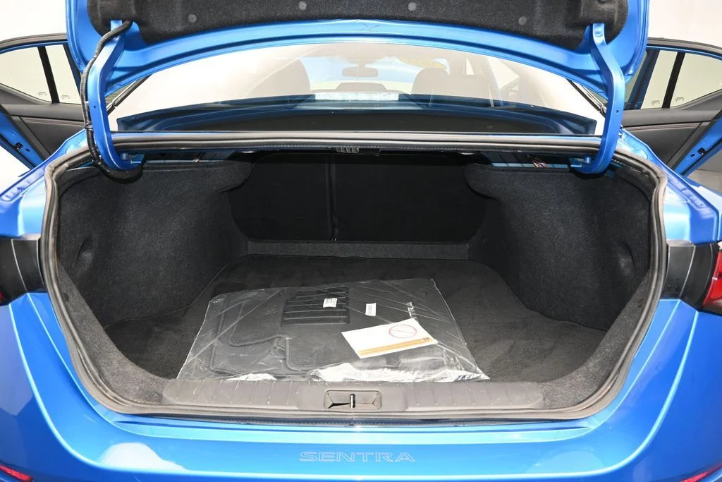 Used 2024 2t Blu Blk Roof Nissan SR image 11