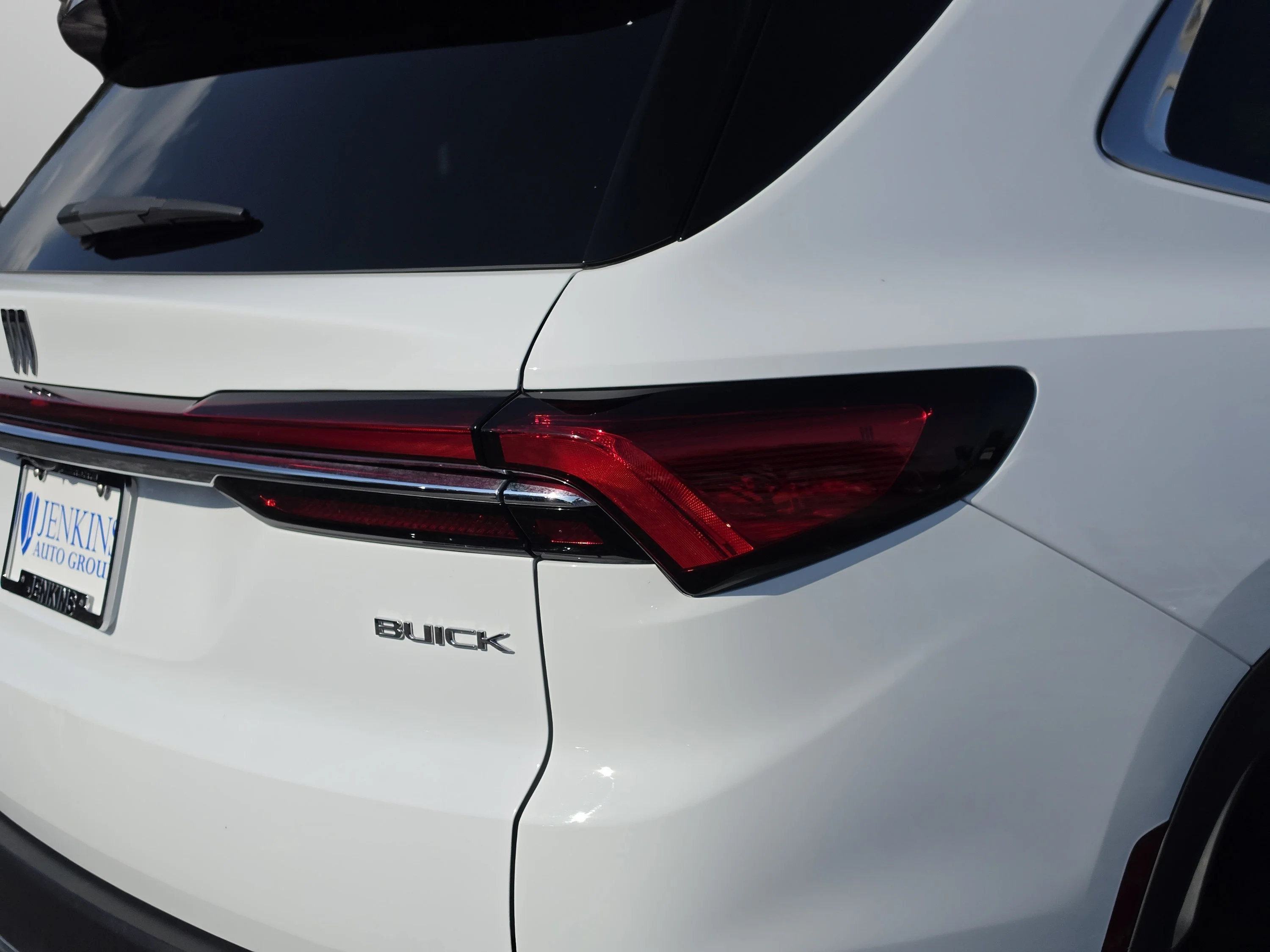 Used 2025 Summit White Buick Preferred image 14