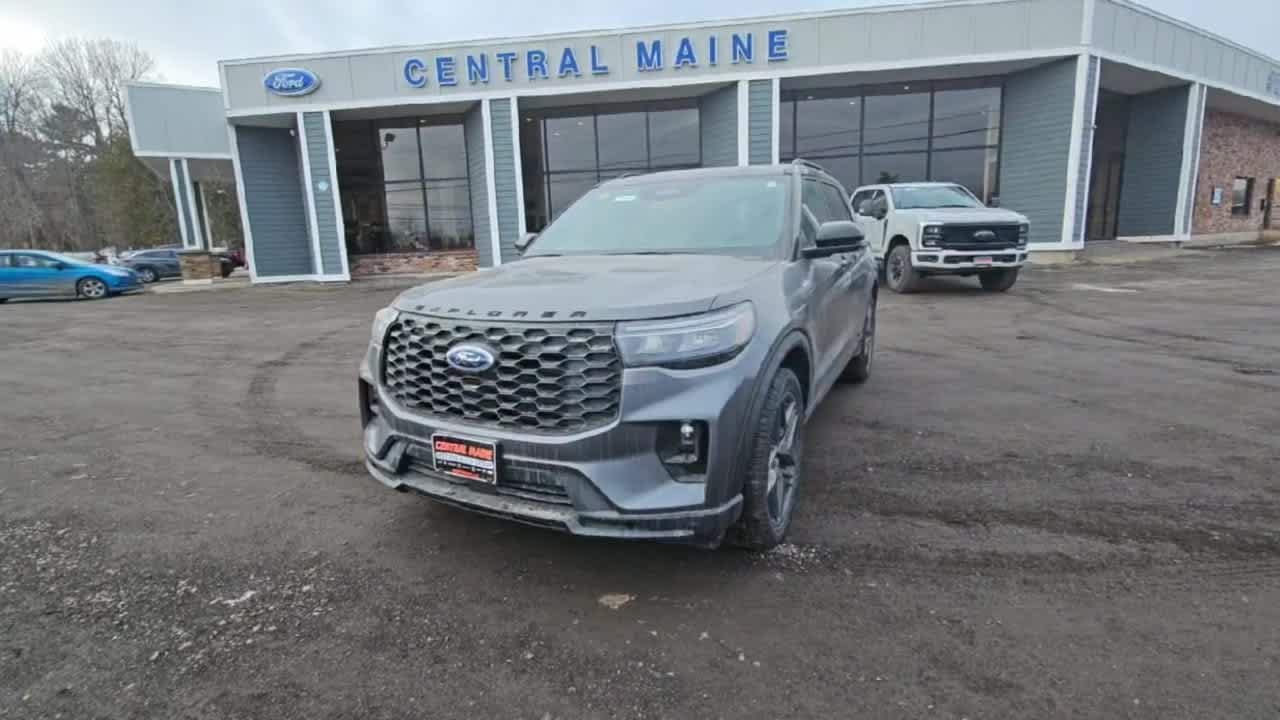 New 2026 Carbonized Gray Metallic Ford ST-Line image 3