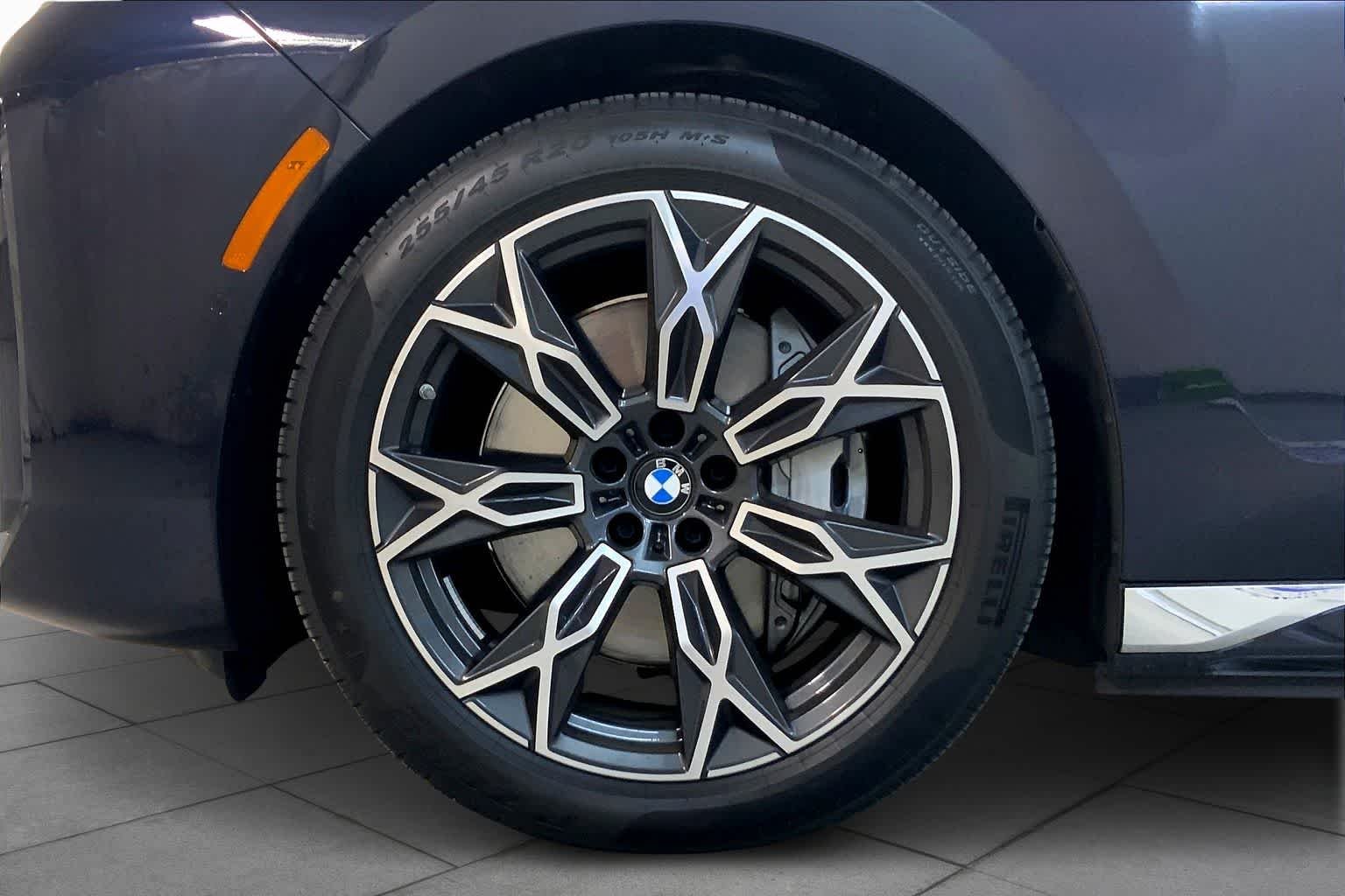 2025 BMW i7 60 - Photo 11