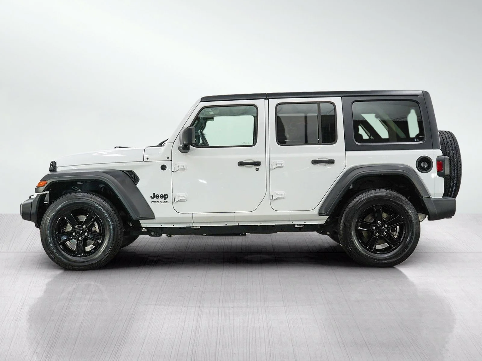 Used 2020 Jeep Wrangler Unlimited Altitude with VIN 1C4HJXDN3LW332370 for sale in Burnsville, Minnesota