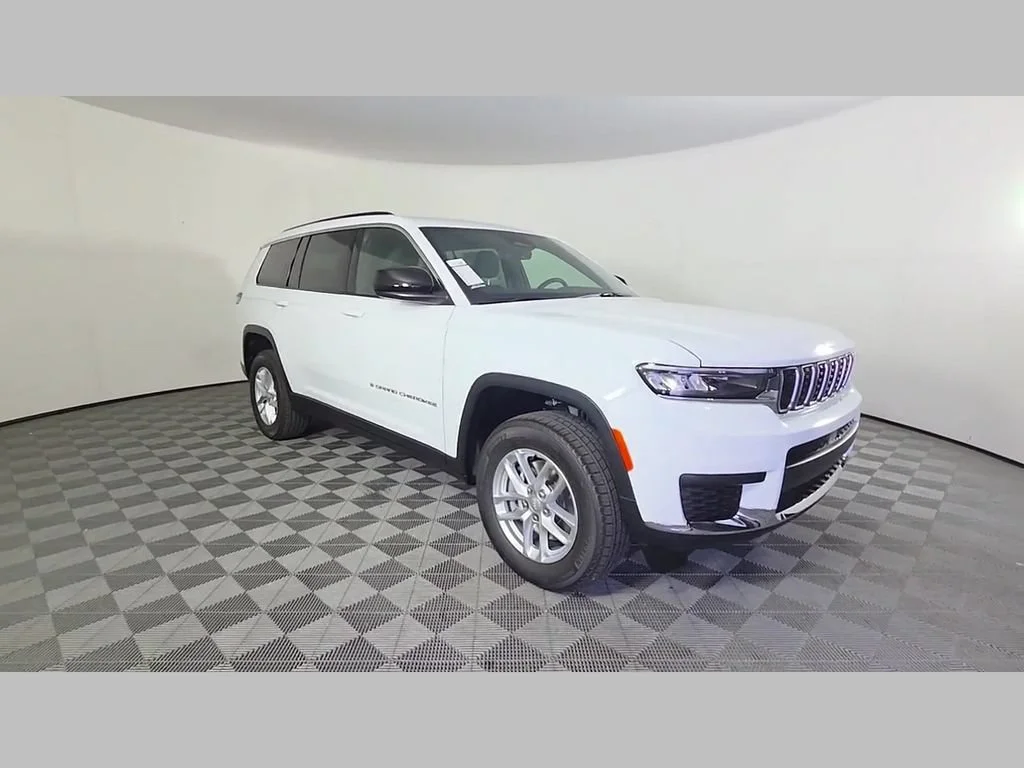 New 2026 Bright White Clear-Coat Exterior Paint Jeep Laredo X image 39