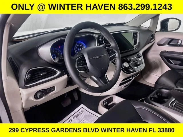 Used 2024 White Chrysler Touring L image 9