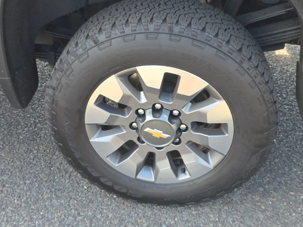 Used 2026 Cypress Gray Chevrolet LT image 30