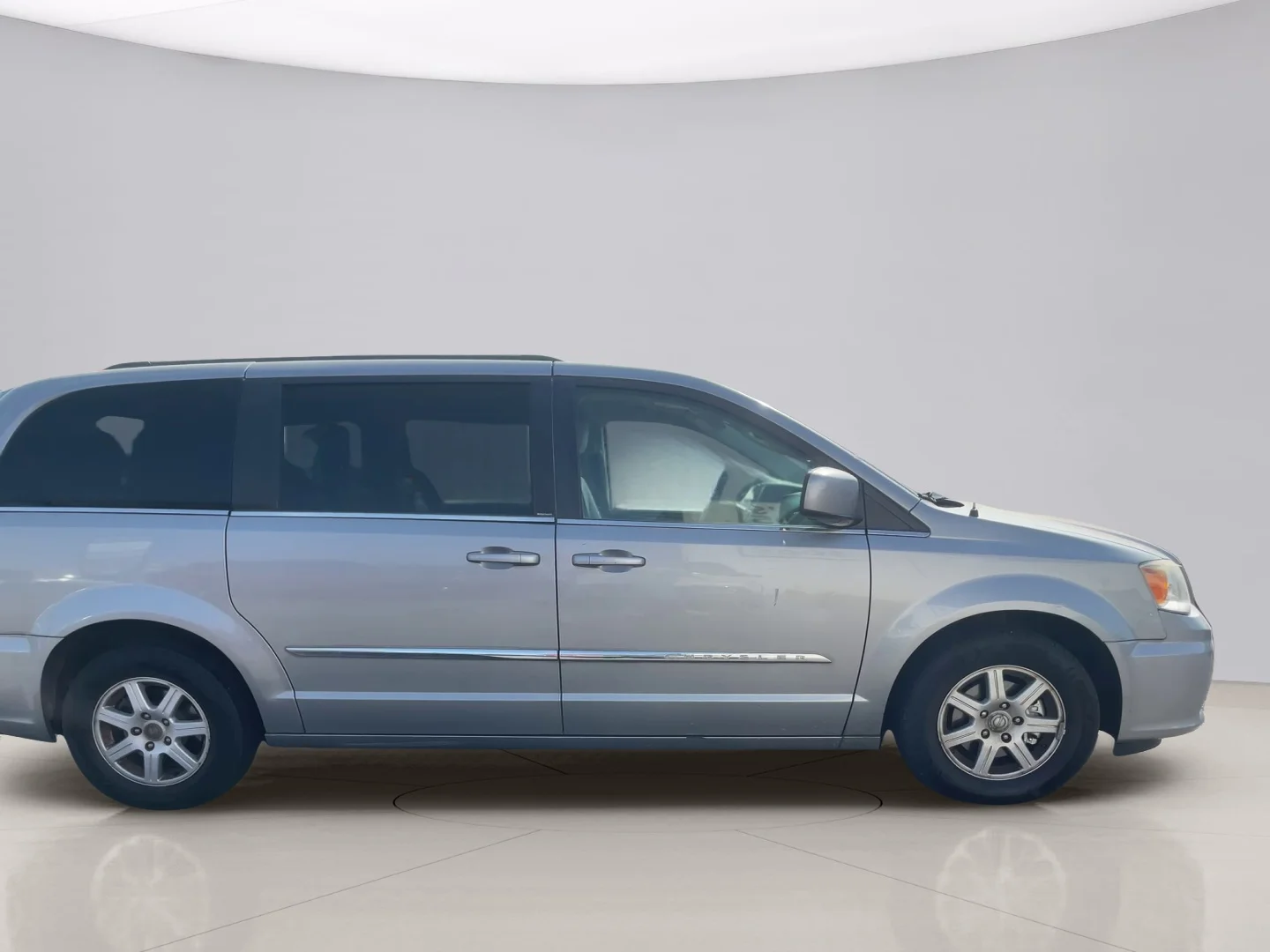 Used 2013 Silver Chrysler TOURING image 7