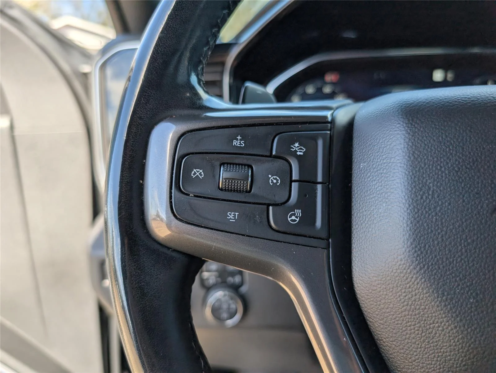 Used 2025 Black Chevrolet High Country image 28