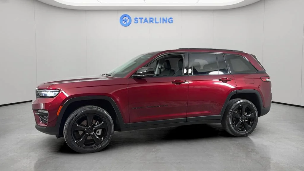 Used 2023 Red Jeep Limited 4x2 image 2