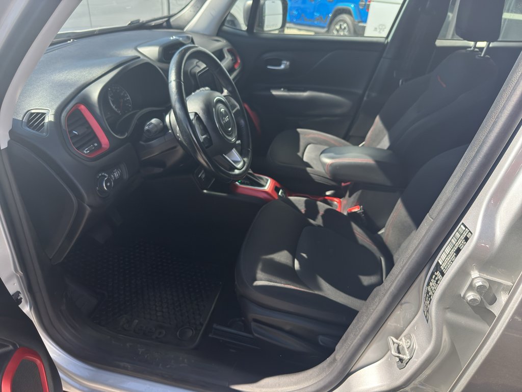 Used 2018 Glacier Metallic Jeep Trailhawk image 17