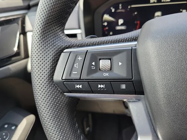 Used 2025 Gray Mitsubishi SE image 21