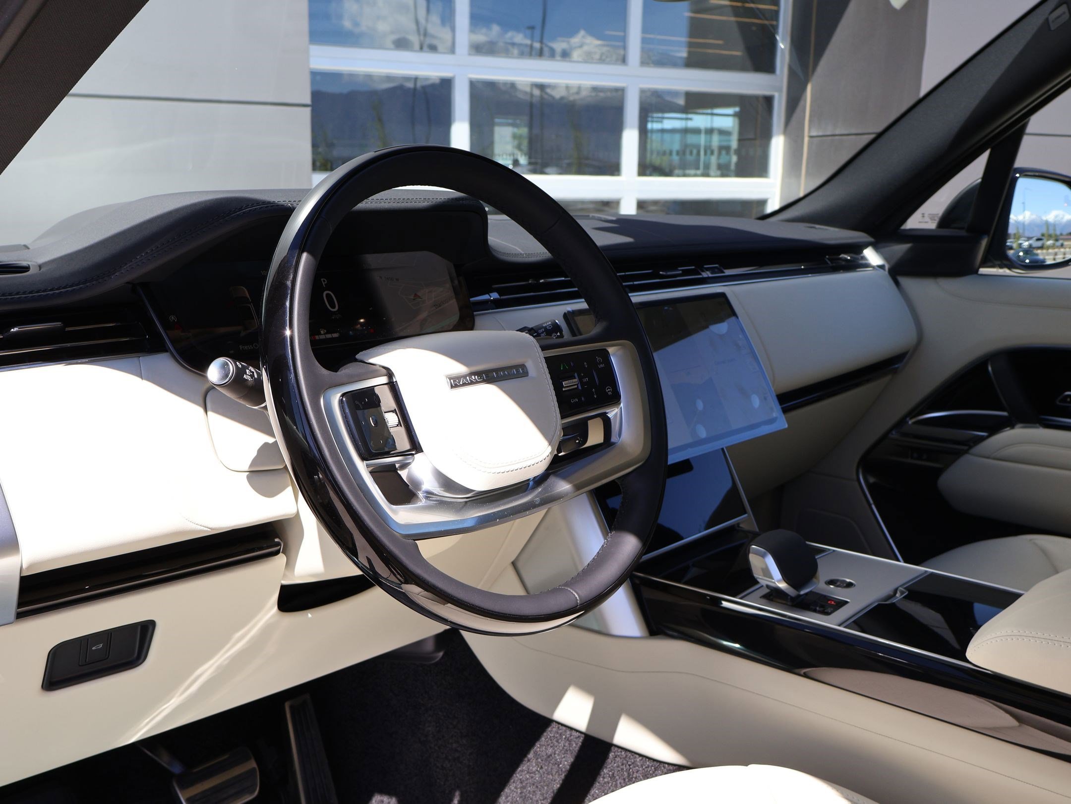 2026 Land Rover Range Rover SE - Photo 10