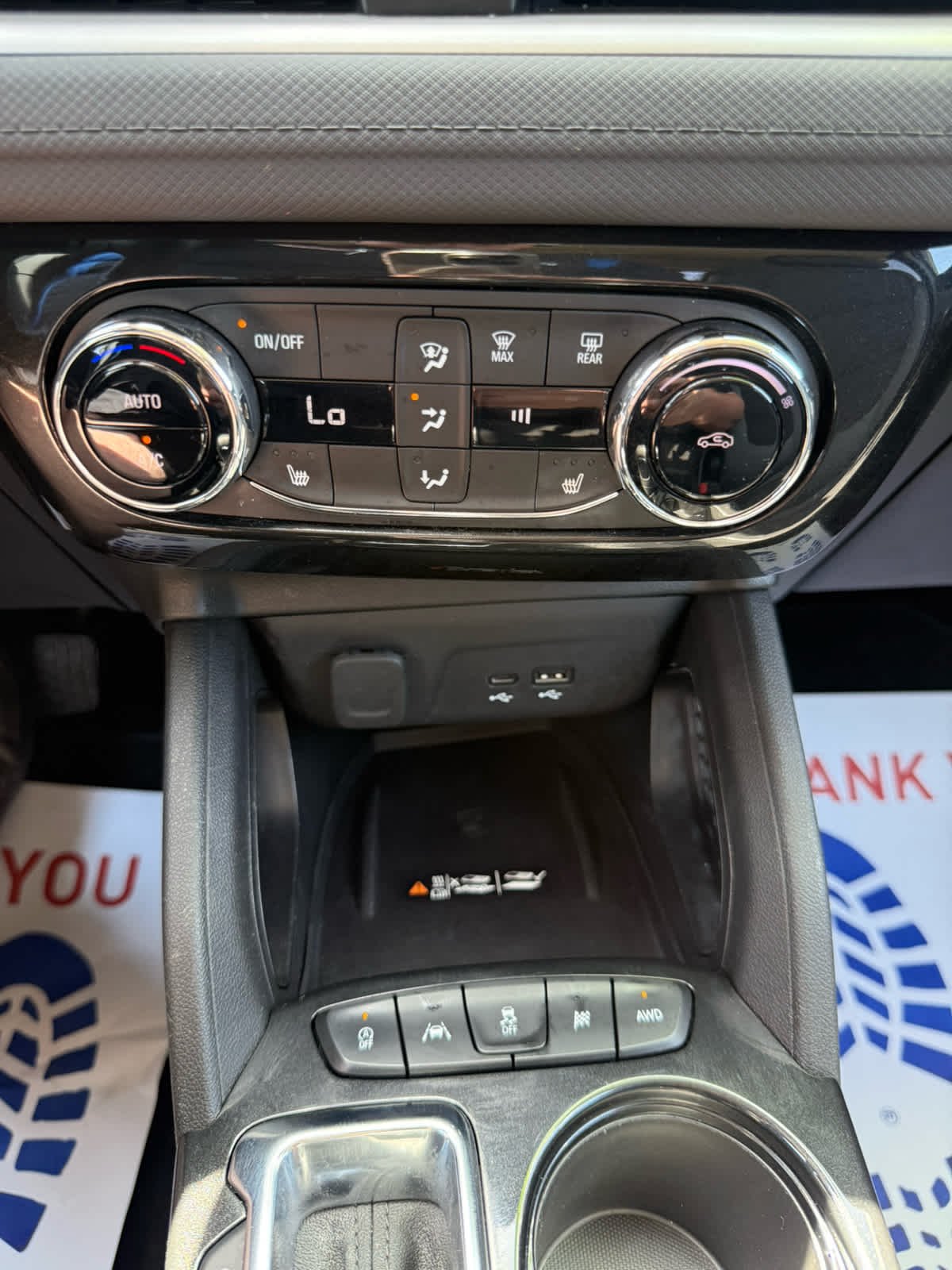 Used 2024 Summit White Chevrolet LT image 18