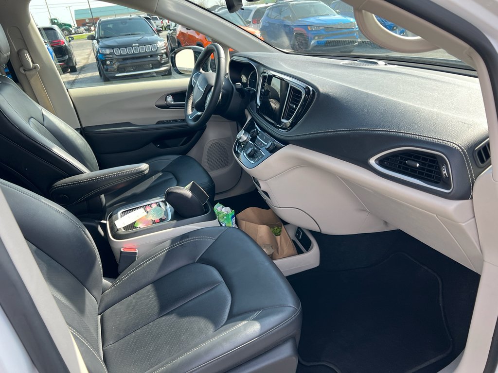 2024 Chrysler Pacifica PHEV Select - Photo 19
