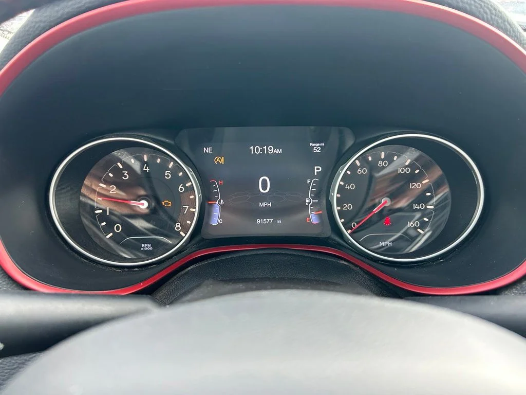 Used 2019 Silver Jeep Trailhawk image 12