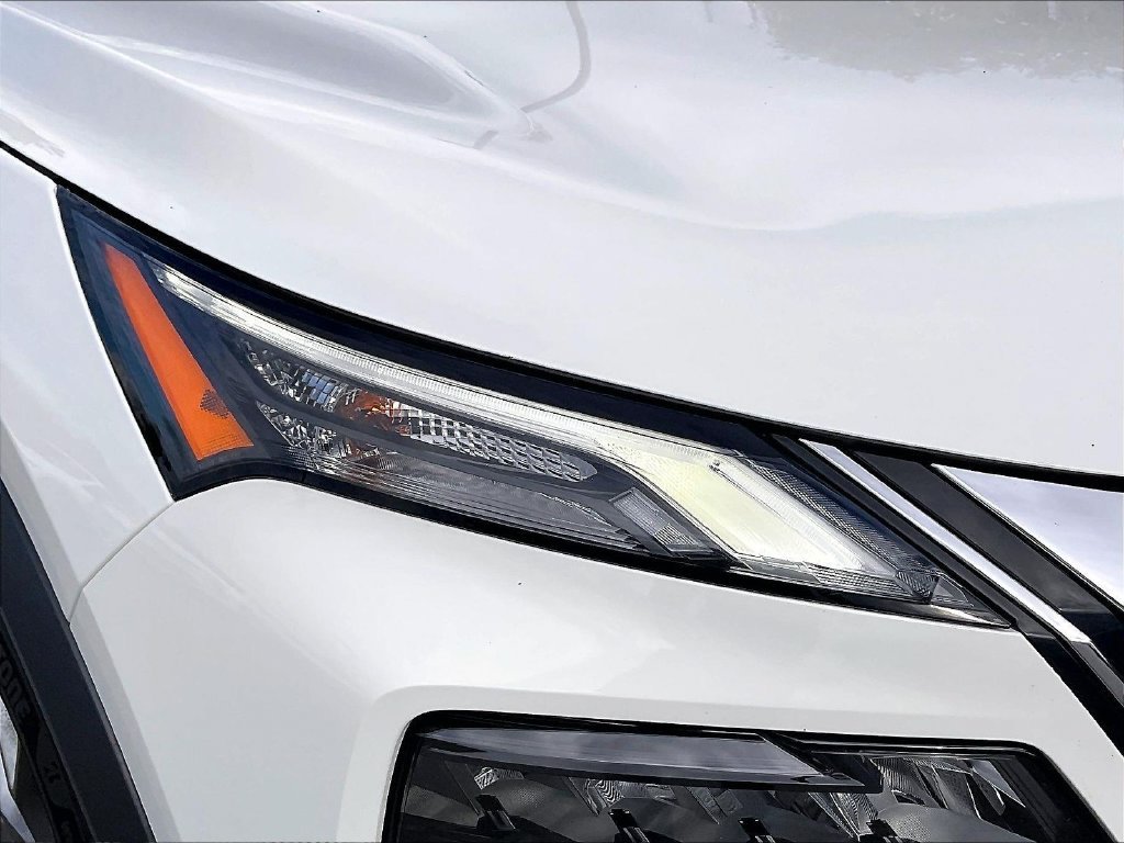 Used 2023 Glacier White Nissan S image 27